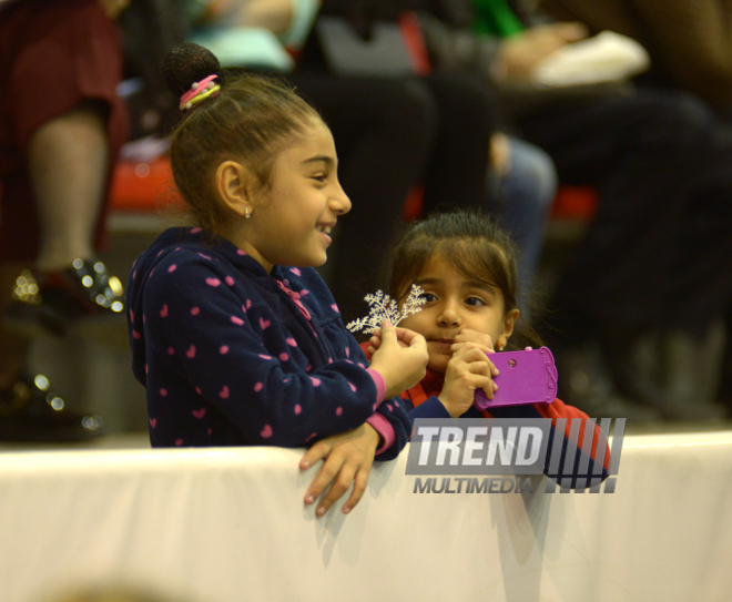 Bədii gimnastika üzrə XXII Bakı çempionatı və birinciliyi start götürüb. Bakı, Azərbaycan, 13 noyabr 2015